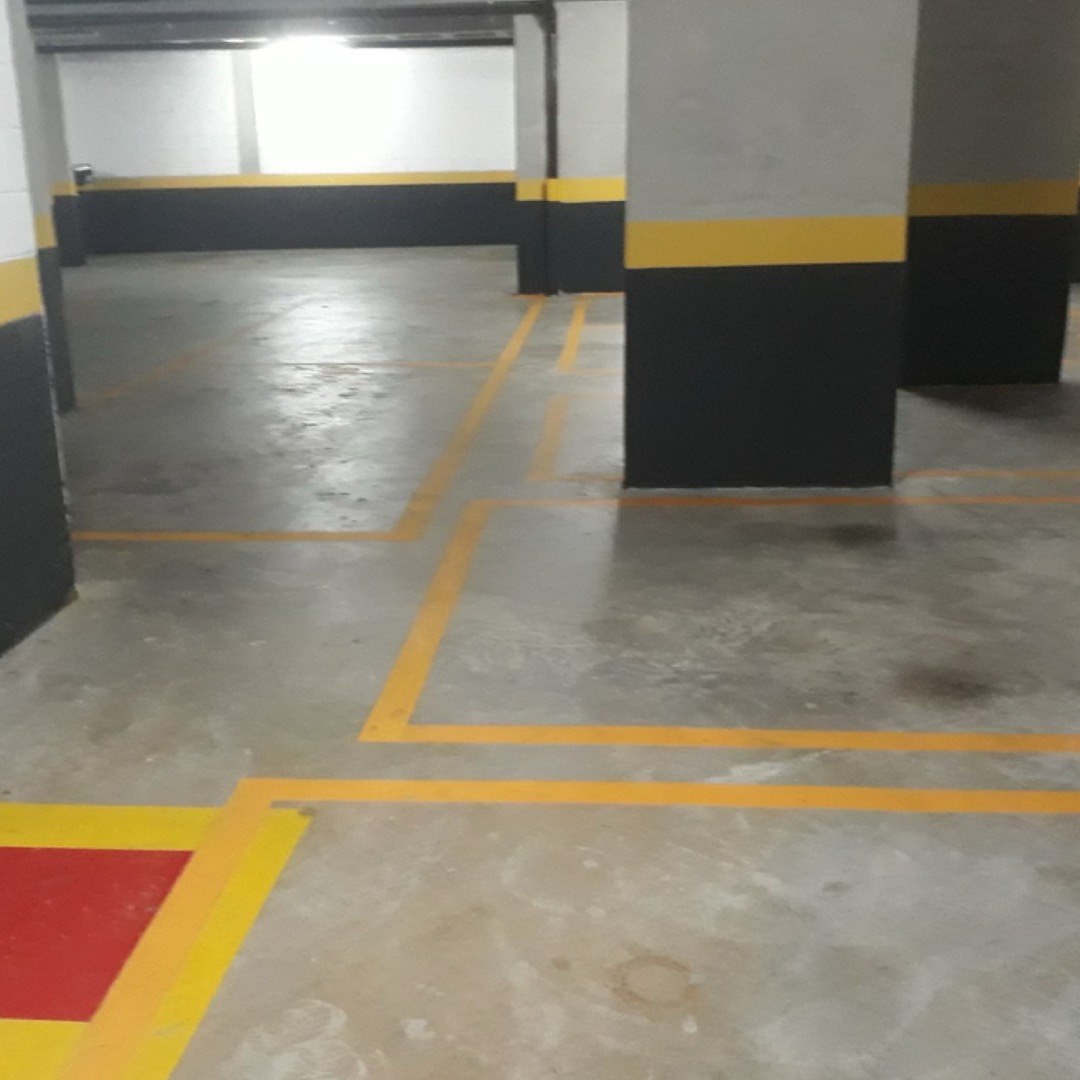 Garagem de condomínio